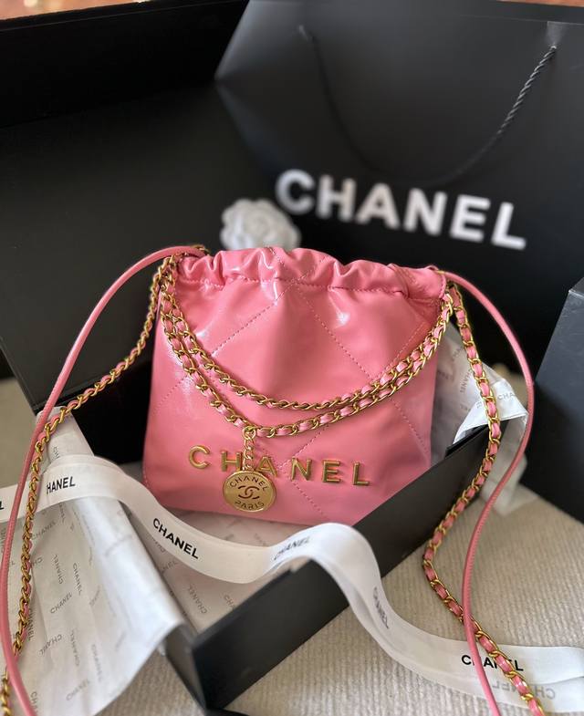 折叠礼盒 Chanel香奈儿 全新尺寸 Mini 垃圾袋 Bag 手感超级好 原版五金 超级大牌 以华丽高贵的外形成为当下最炙手可热之作人手必备，明星热捧，精匠