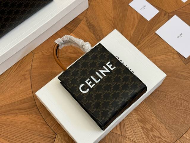 配盒 尺寸：17*21Cm Celine 迷你购物袋 配牛皮 赛琳容量 耐看耐用 超级大气的一款！