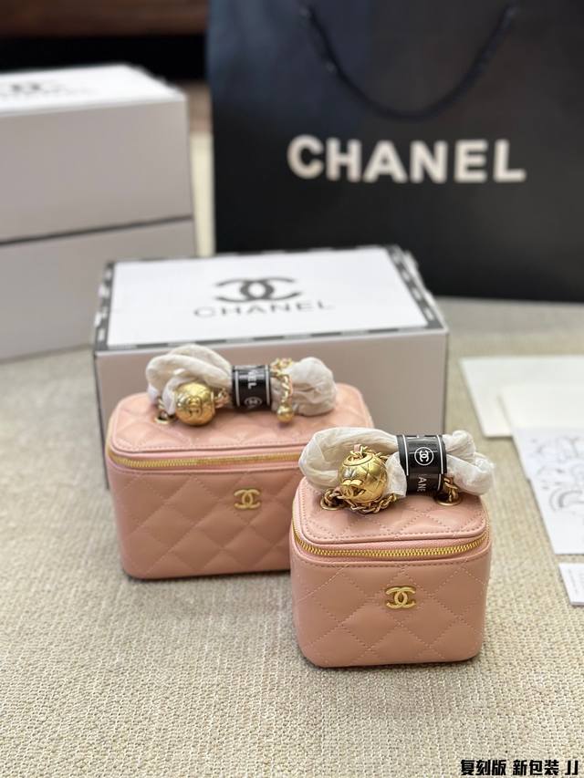 新包装 羊皮 Chanel23S 双金球羊皮黑色长盒子 Chanel 23S 羊皮长盒子 羊皮看起来有高贵范 喜欢的人依然很爱 羊皮娇贵一些些，字母手柄一样的美