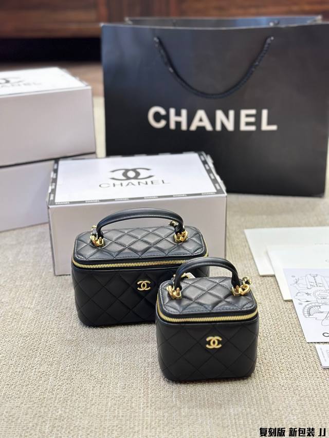 复刻版 新包装 Chanel 盒子包 慵懒随性又好背 上身满满的惊喜 高级慵懒又随性 彻底心动的一只 Size：大号18 12Cm 小号10 10Cm
