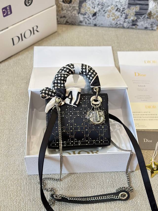 顶级原单 绸缎 Lady Dior3格真丝烫钻 高版本！！！D家戴妃闪闪发亮的钻石菱格，非正常的丝绸材质，有创意又不过分夸张，不会给人用力过猛的感觉，而且真丝的