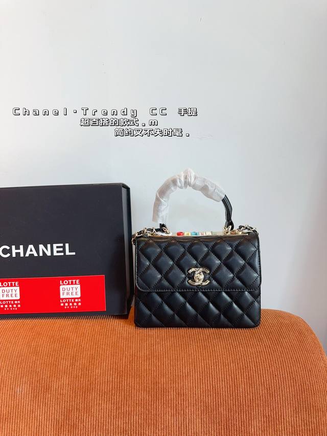配礼盒 Chanel 香奈儿trendy Cc 手提包手感超级好 原版五金 超级大牌 以华丽高贵的外形成为当下最炙手可热之作人手必备，明星热捧，精匠之作。尺寸：