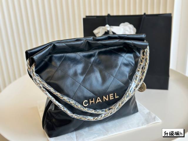 折叠盒 Chanel 千呼万唤的牛皮系列 今年火遍全网的垃圾袋 不多说啦直接上现货 搜索 小香家 垃圾袋 尺寸30厘米