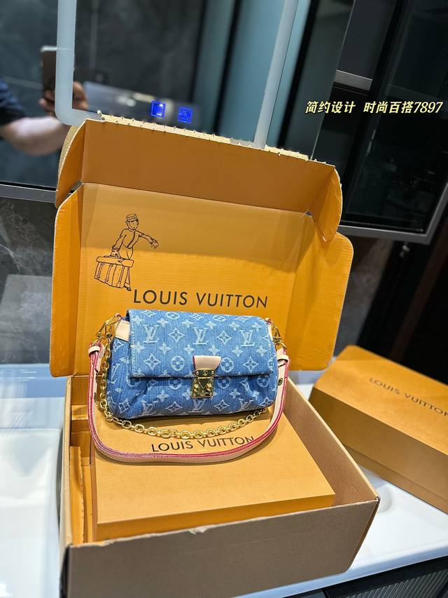 Louis Vuitton Favorite 饺子包 非常低调耐看 全皮质感满满 多种背法 可盐可甜 尺寸23 14Cm