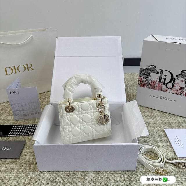 全套包装 Dior戴妃包 经典羊皮刺绣~ 3格 经典百搭不过时 16Cm - 点击图像关闭
