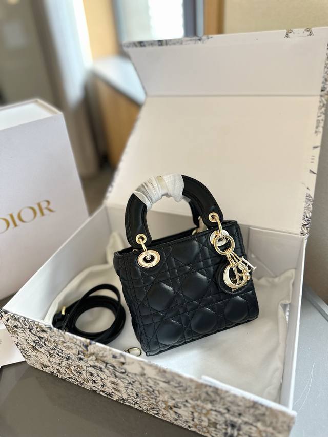 折叠礼盒包装 Dior 2024 新品限定 Dior Micro Mini 小戴妃 配长肩带 高端品质 原版皮 可随意对比专柜细节 独家出货 高版本第一批 实拍