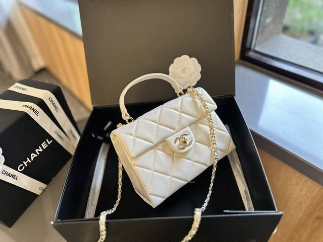 折叠礼盒包装 Chanel 香奈儿 24pkelly手柄链条包 舒适与精致并存 简洁大方 却又不失小心机 轻松朾造优雅通勤穿搭 尺寸 20.15