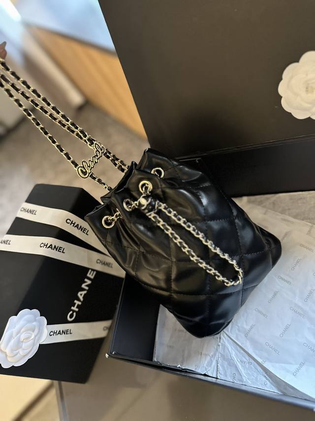 折叠礼盒包装 Chanel 香奈儿新品 水桶包 时装 休闲 不挑衣服 尺寸 22