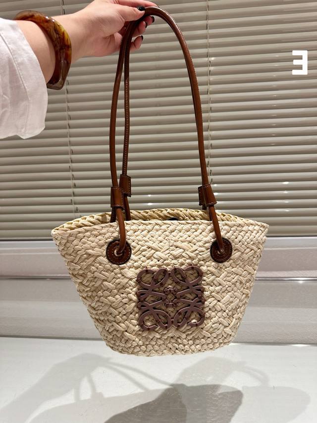 飞机盒 罗意威Loewe夏季新款草编包Basket Bag 菜篮子 编织拼皮购物袋沙滩度假手提包。尺寸：20.19cm