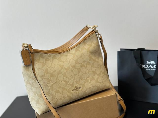 飞机盒 COACH 四月新款Lauren Shoulder Bag 超温柔的奶茶色！谁能不爱 小红书慵懒的方形包包，随意且轻便，可手拎斜挎舒适度和时尚度的完美结